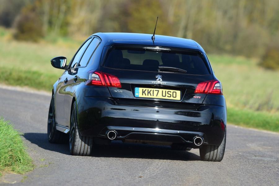  Peugeot 308 GTi 2017 года  (UK) (фото 6 из 13)